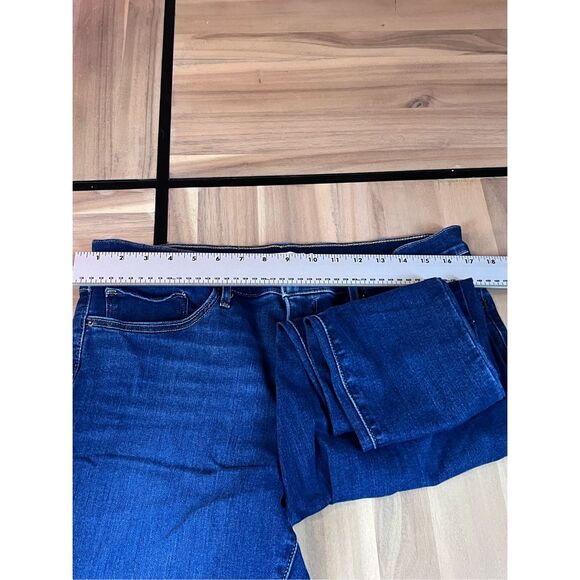 Levi’s 311 skinny shaping jeans for women size 33  - Picture 4 of 10